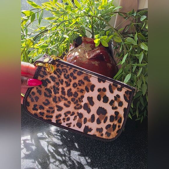 Marc By Marc Jacobs Cheetah Leporad Animal Print Small Zip Top Wristlet 8x5 - Picture 10 of 11
